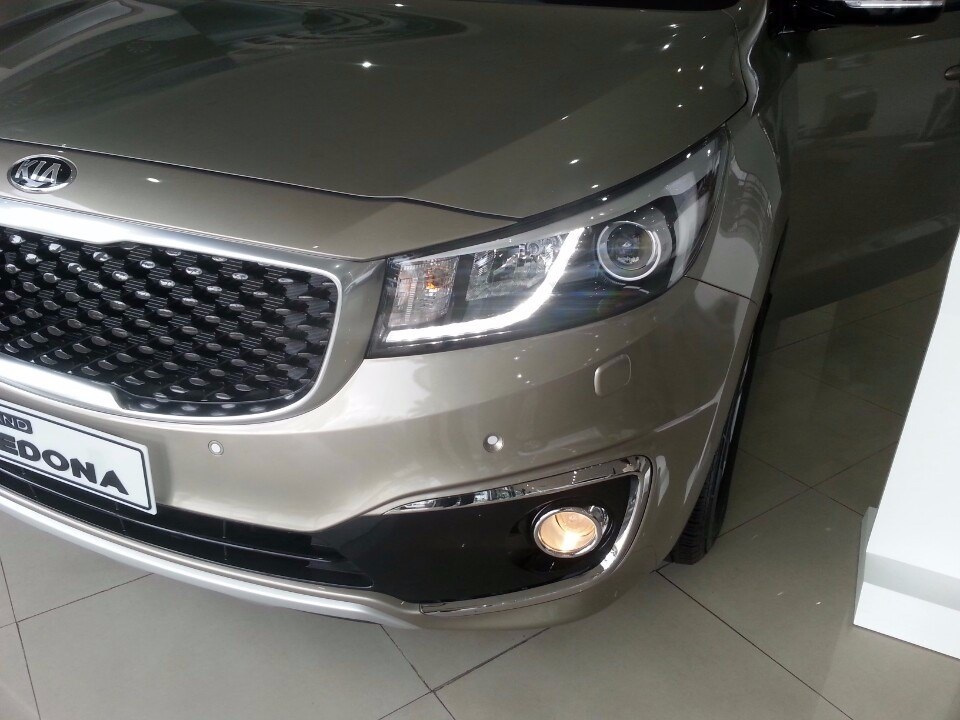 Bán Kia Sedona đời 2017, màu vàng, nhập khẩu chính hãng-10