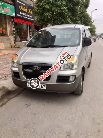 Bán Hyundai Grand Starex đời 2004, màu bạc, 279tr-1