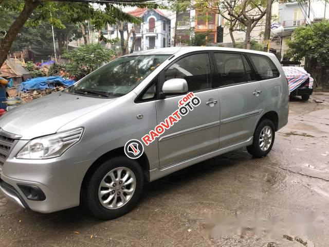 Bán Toyota Innova E đời 2014, màu bạc -1