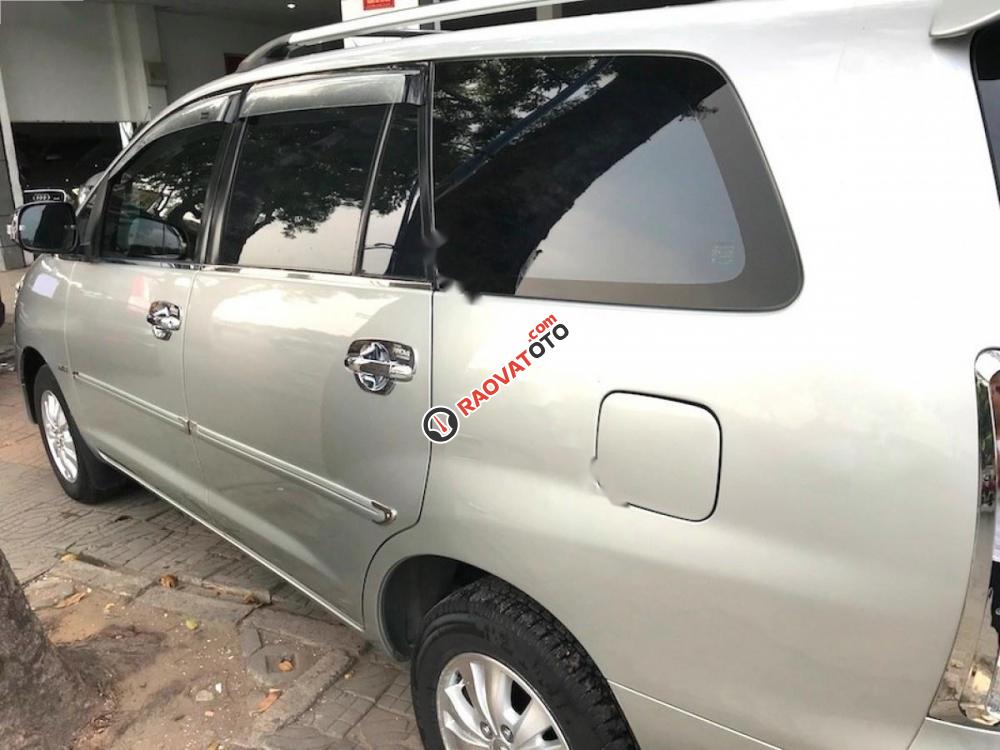 Cần bán lại xe Toyota Innova V đời 2009, màu bạc xe gia đình-3