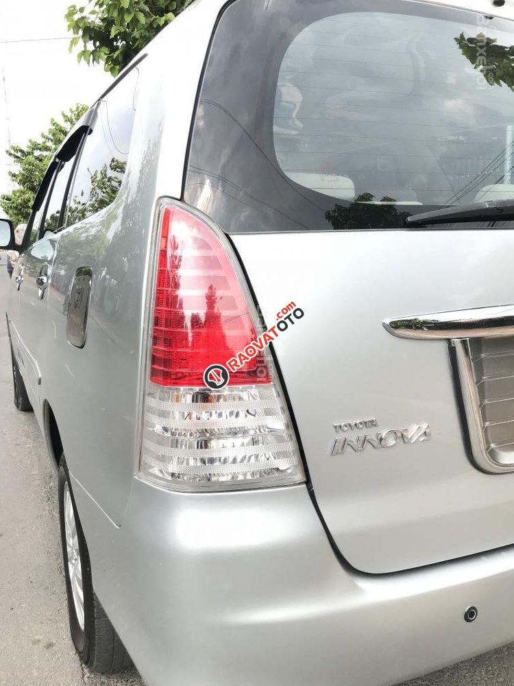 Cần bán Toyota Innova G đời 2010, màu bạc giá cạnh tranh-9