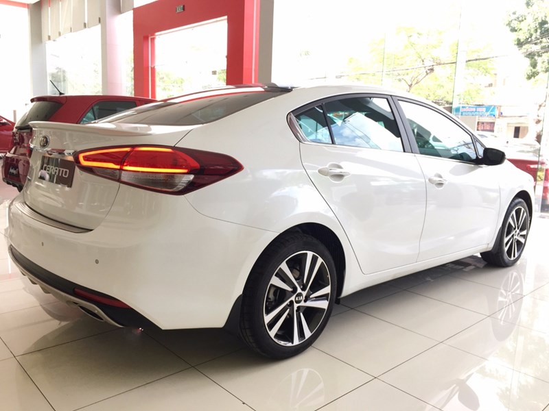 Bán xe Kia Cerato đời 2017, màu trắng, nhập khẩu  -4