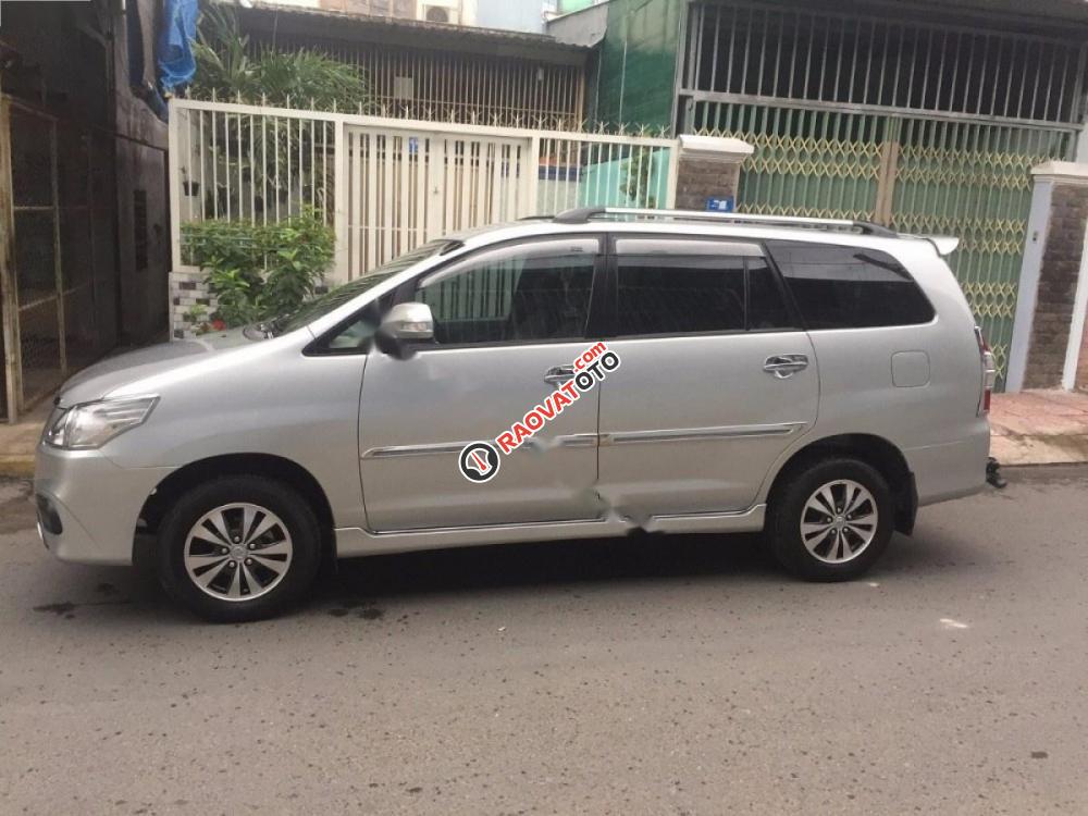 Bán Toyota Innova 2.0E năm 2016, màu bạc, nhập khẩu như mới-0