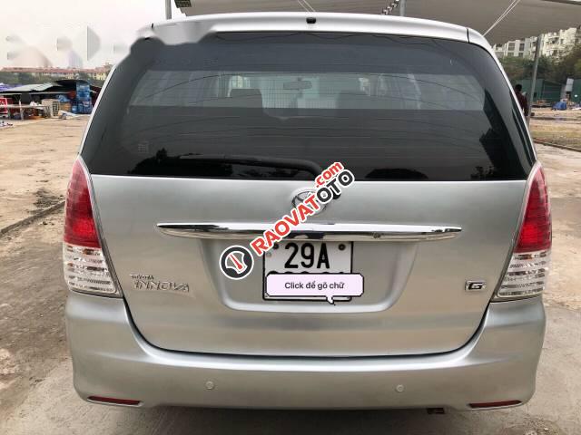 Bán Toyota Innova đời 2010, màu bạc số sàn-1