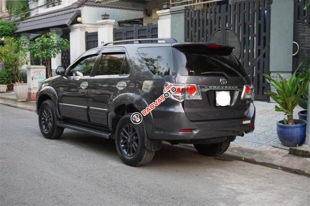 Cần bán xe Toyota Fortuner V 4x2 đời 2014, màu xám số tự động-2