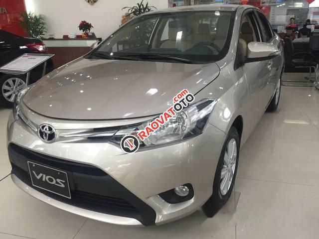 Bán Toyota Vios 2017, màu bạc, giá 484tr-0