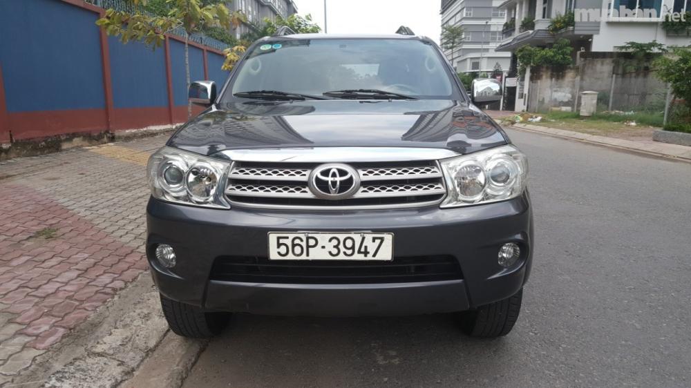 Bán Toyota Fortuner đời 2010, màu xám, xe nhập, số sàn-0