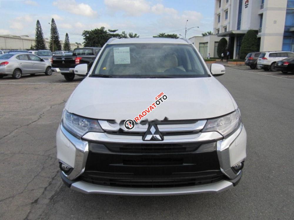 Bán xe Mitsubishi Outlander đời 2017, màu trắng, nhập khẩu Nhật Bản-1