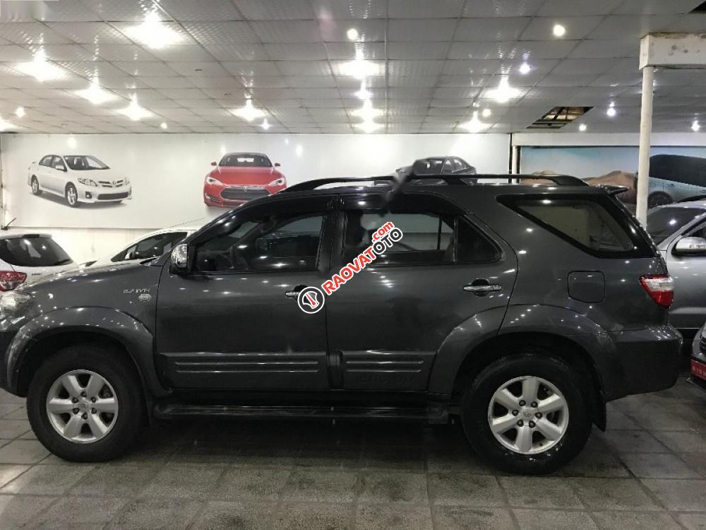 Bán xe Toyota Fortuner 2.7V 4x4 AT đời 2010, màu xám giá cạnh tranh-0