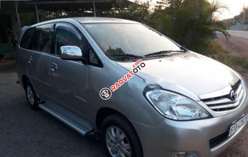 Bán ô tô Toyota Innova G 2010, màu bạc-4