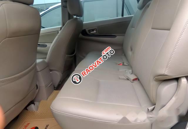 Bán gấp Toyota Innova E sản xuất 2016 chính chủ, giá tốt-4