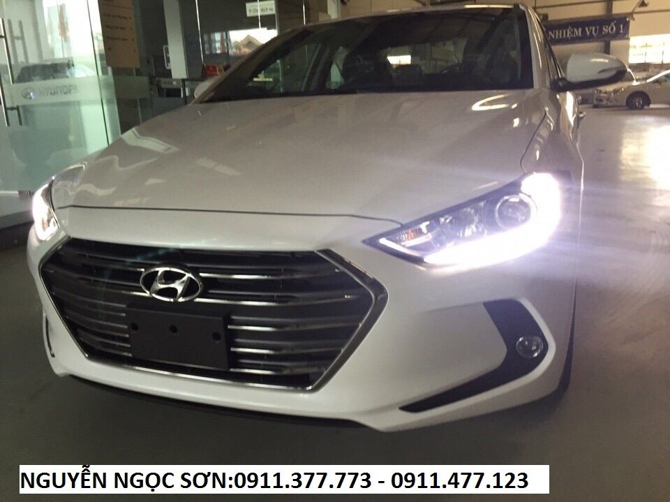 Bán ô tô Hyundai Elantra năm 2017, màu trắng, nhập khẩu  -16