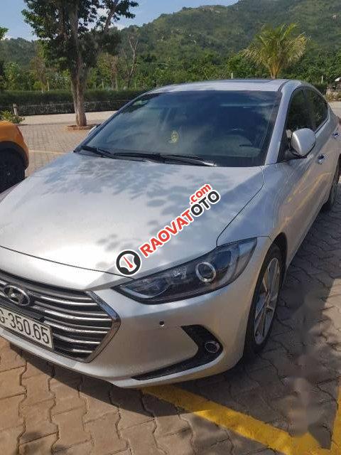 Bán xe Hyundai Elantra 2.0 đời 2017, màu bạc còn mới-1