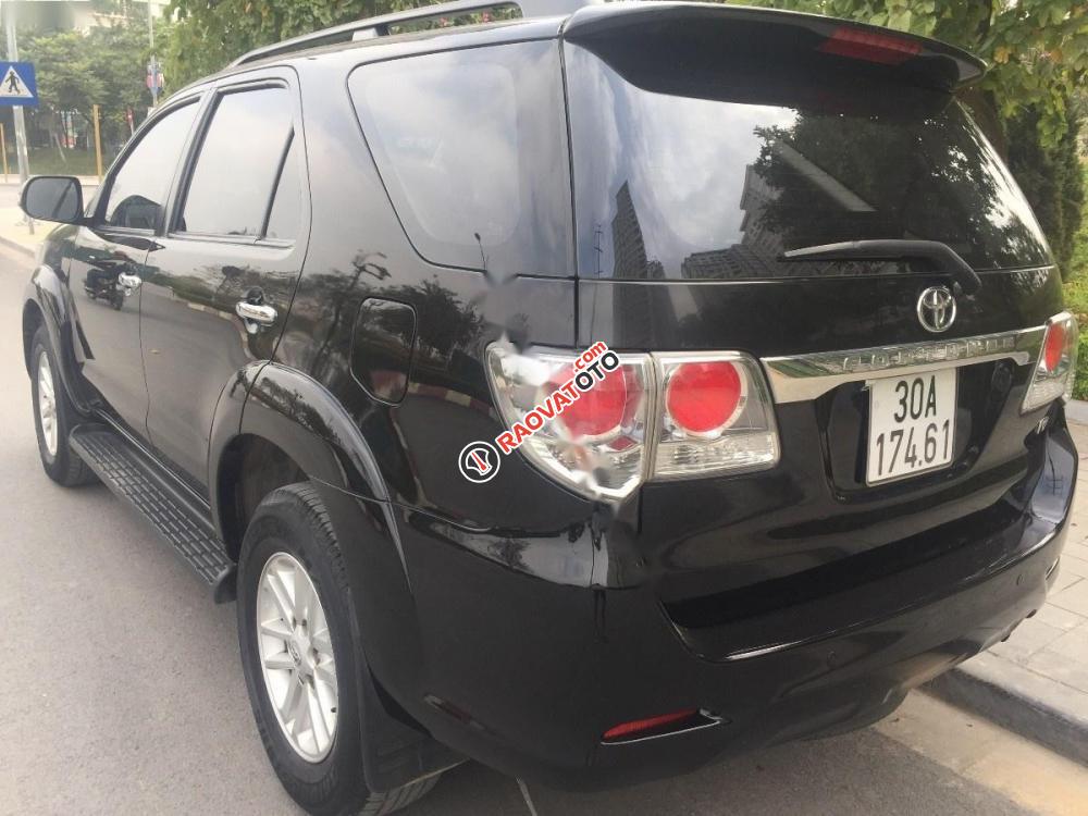 Cần bán lại xe Toyota Fortuner 4x4 đời 2014, màu đen chính chủ giá cạnh tranh-6