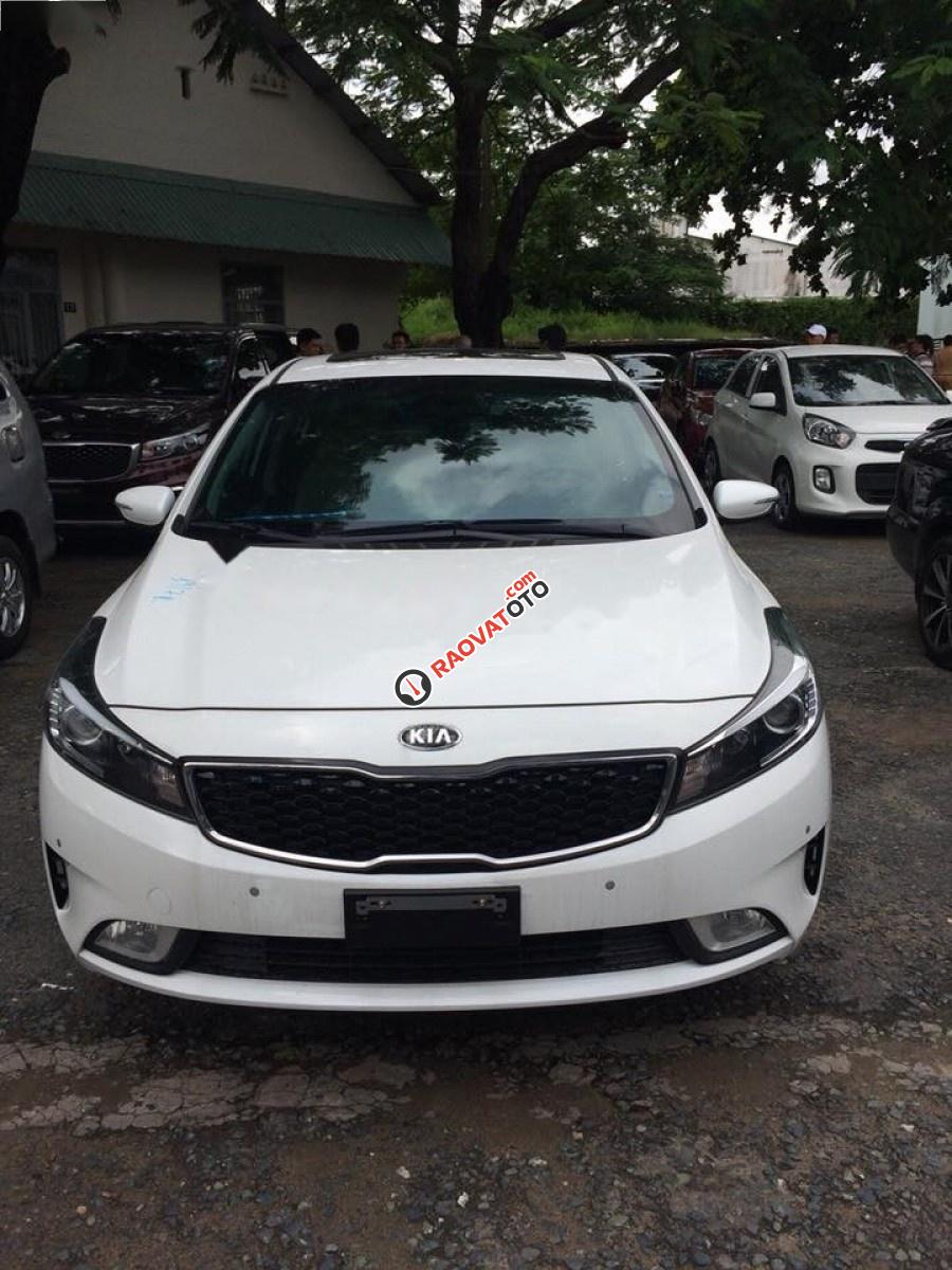 Cần bán xe Kia Cerato 1.6AT năm 2016, màu trắng chính chủ, giá 590tr-1