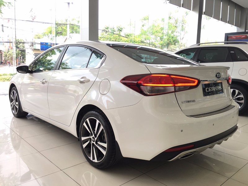 Bán xe Kia Cerato đời 2017, màu trắng, nhập khẩu  -6