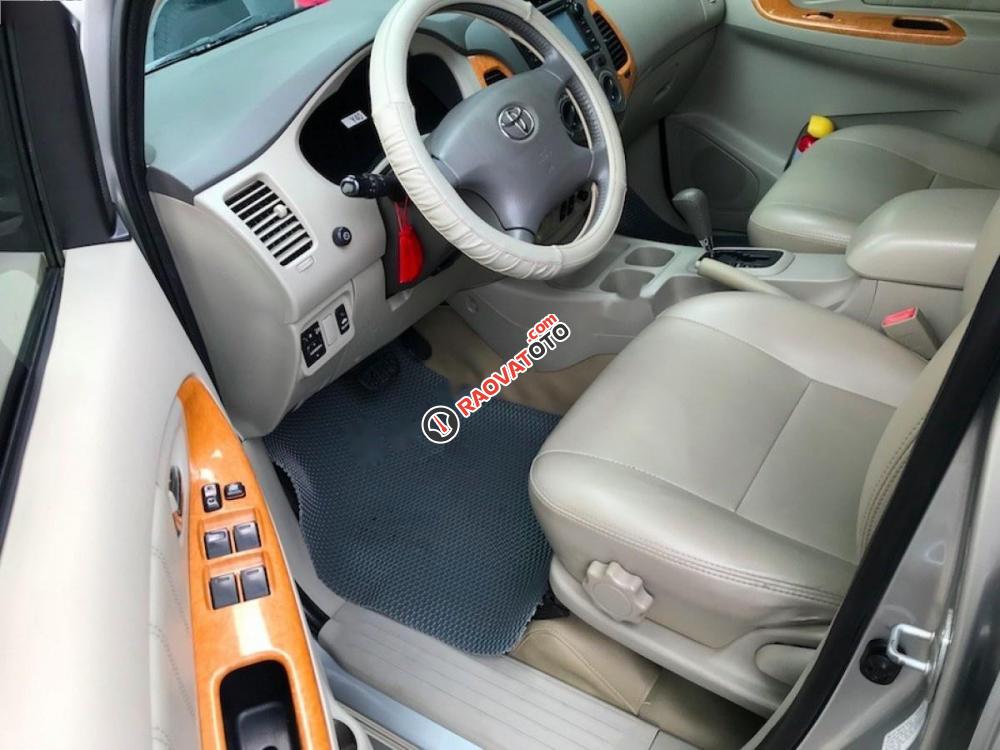 Cần bán lại xe Toyota Innova V đời 2009, màu bạc xe gia đình-4