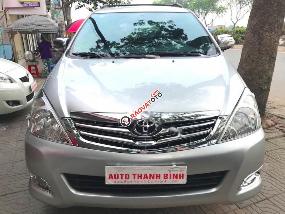 Cần bán lại xe Toyota Innova V đời 2009, màu bạc xe gia đình-1