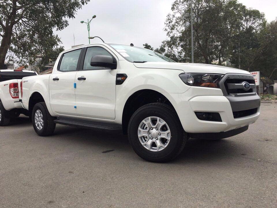 Cần bán Ford Ranger đời 2017, màu trắng, nhập khẩu nguyên chiếc-2