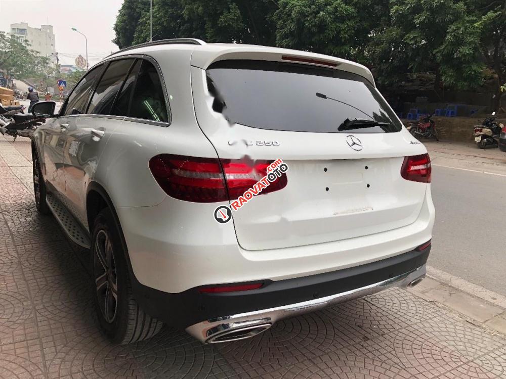 Bán Mercedes GLC 250 4Matic đời 2017, màu trắng-4