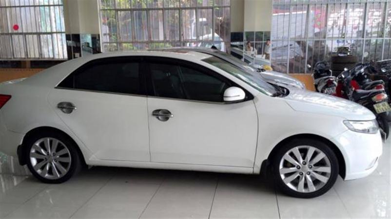 Cần bán lại xe Kia Forte đời 2013, màu trắng, chính chủ-2