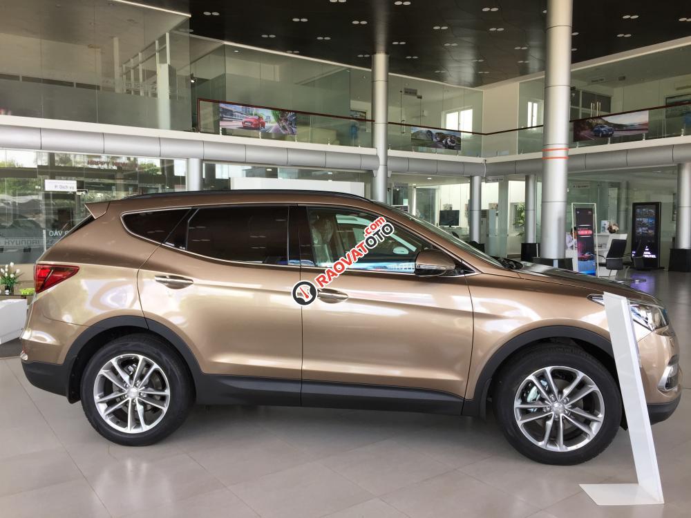 Bán gấp Hyundai Santa Fe 2.4AT 2017, màu nâu, 898 triệu, KM: 202.000.000đ, góp 85% xe. ĐT cọc xe: 0941.46.22.77-2