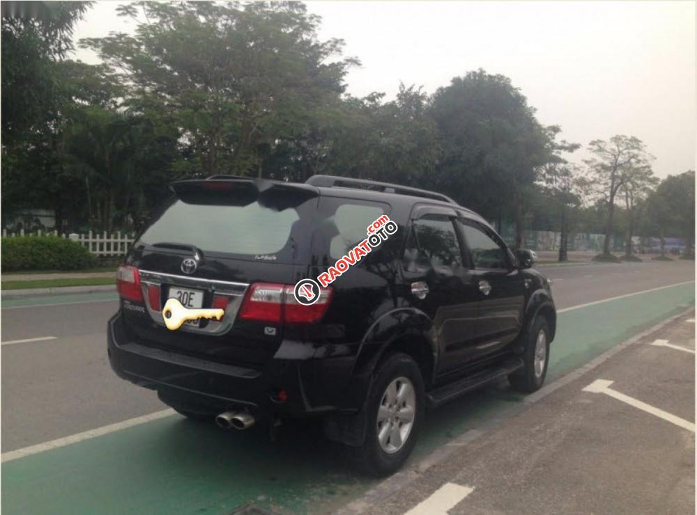 Bán xe Toyota Fortuner 2.7V 4x4 AT sản xuất 2010, màu đen chính chủ giá cạnh tranh-0