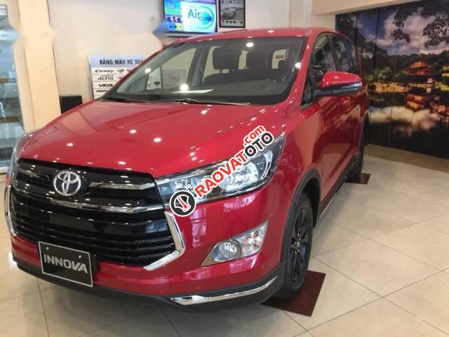 Bán xe Toyota Innova Venturer  2017, màu đỏ-3