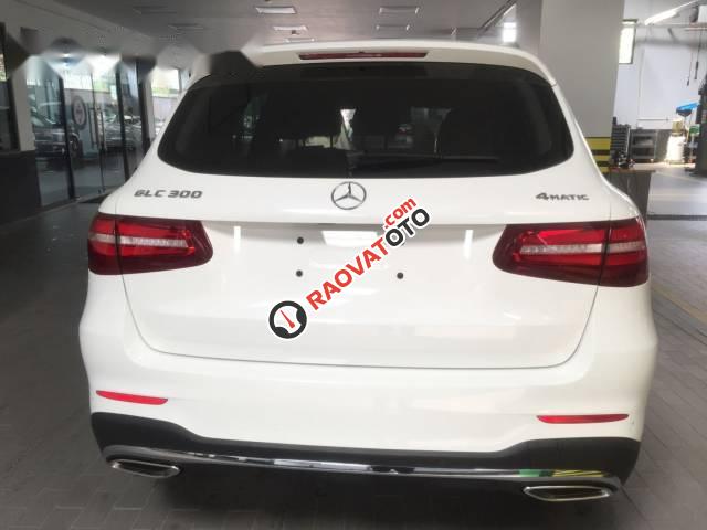 Bán Mercedes GLC300 AMG 2017, màu trắng-2