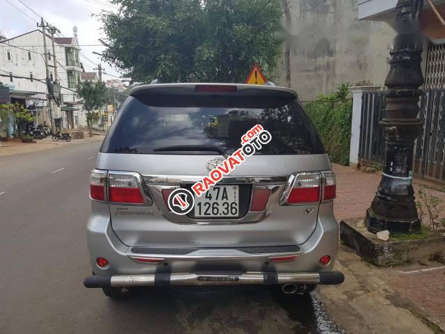 Bán ô tô Toyota Fortuner đời 2010, màu bạc số tự động, giá 580tr-2