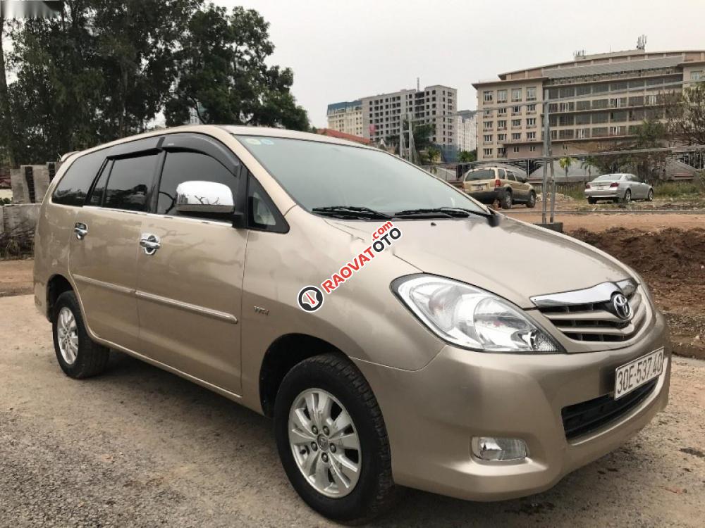 Cần bán Toyota Innova 2.0G đời 2010, màu vàng chính chủ-3