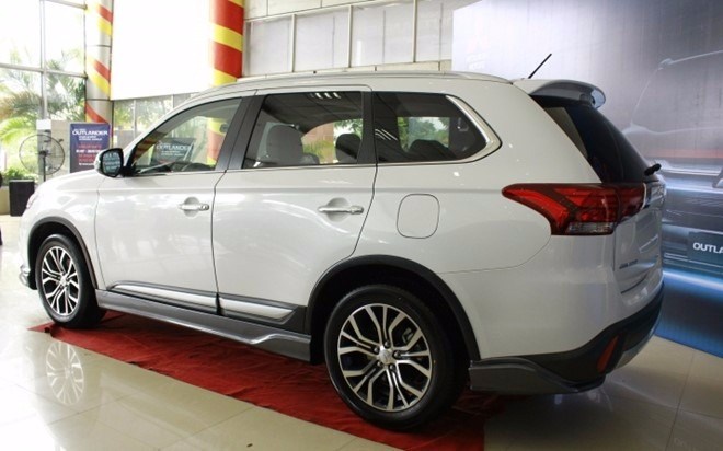 Bán xe Mitsubishi Outlander năm 2016, màu trắng, nhập khẩu chính hãng-3