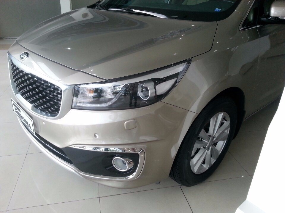 Bán Kia Sedona đời 2017, màu vàng, nhập khẩu chính hãng-2