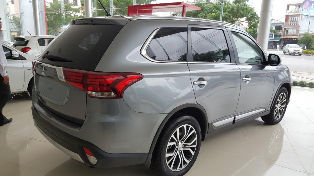 Cần bán xe Mitsubishi Outlander đời 2017, màu bạc, nhập khẩu chính hãng-3