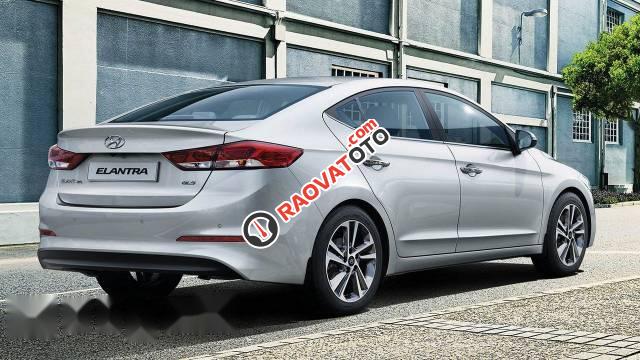 Bán Hyundai Elantra sản xuất 2017, màu bạc-2