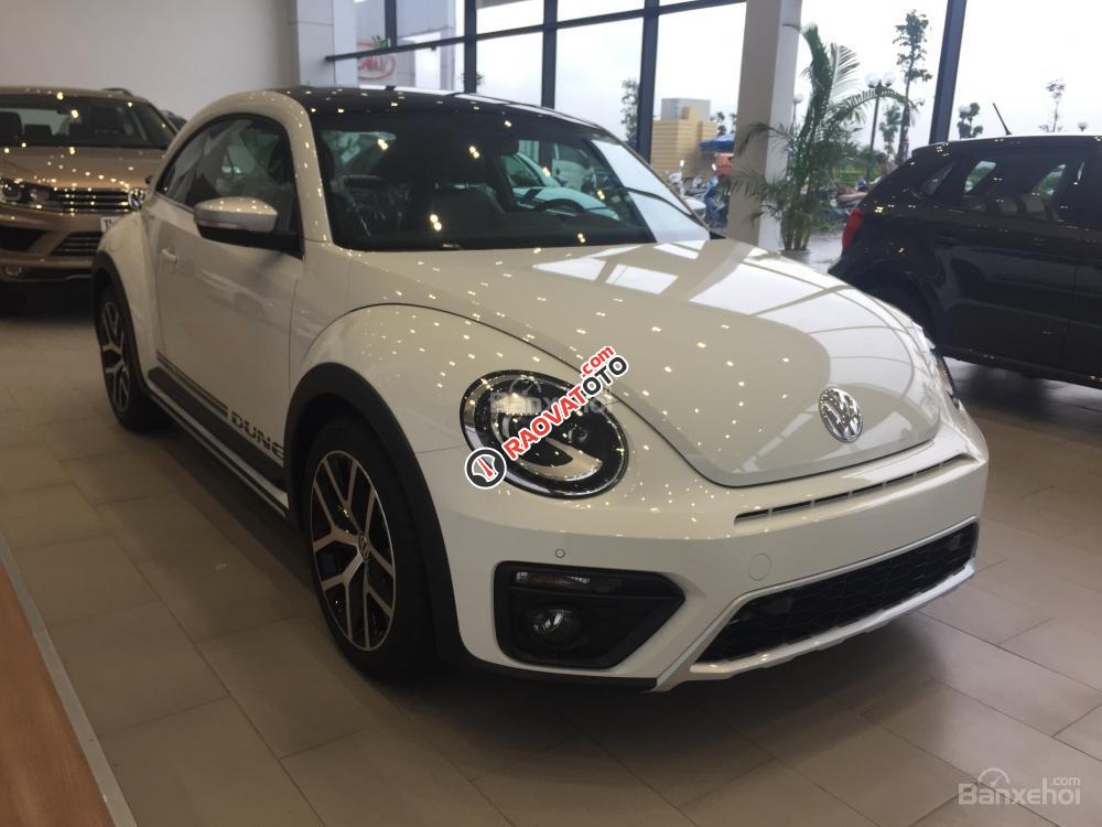 Bán xe Volkswagen Beetle Dune 2017, đối thủ Mini Cooper, màu trắng, giao ngay tháng 12. Lh: 097.8877.754-2