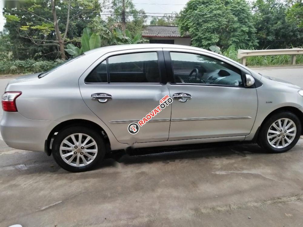 Cần bán Toyota Vios e đời 2010, màu bạc xe gia đình, giá 348tr-8