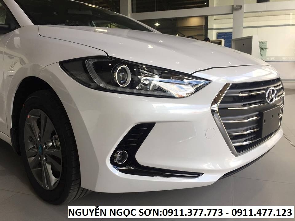 Bán ô tô Hyundai Elantra năm 2017, màu trắng, nhập khẩu  -4