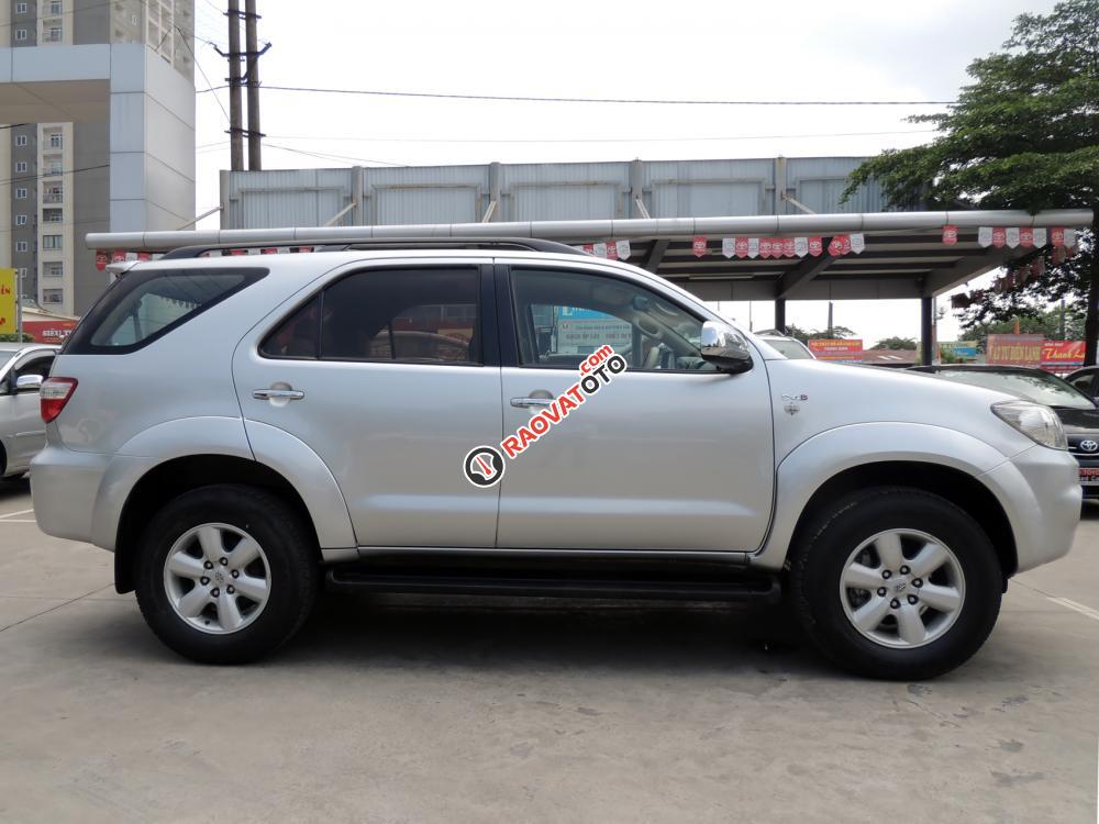 Bán ô tô Toyota Fortuner G đời 2011, màu bạc-1