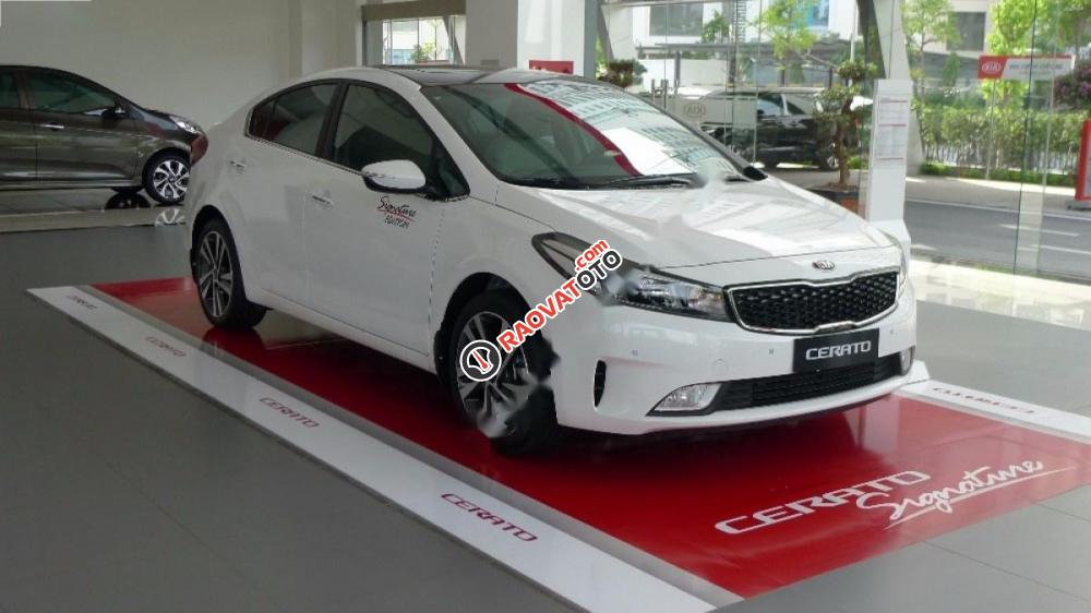 Cần bán Kia Cerato Signature 2.0 AT đời 2017, màu trắng-6