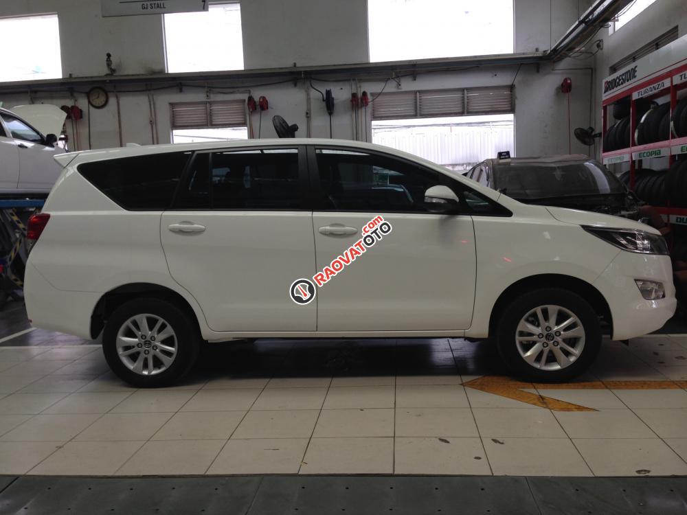 Bán Toyota Innova 2.0E MT đời 2017, màu trắng-1