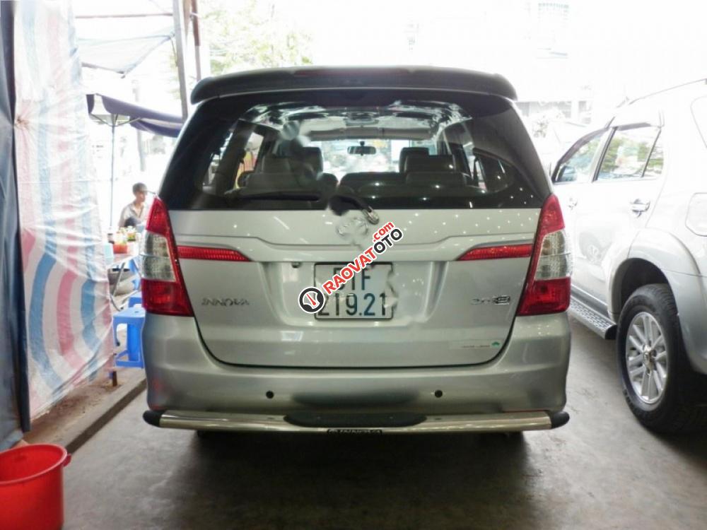 Bán ô tô Toyota Innova 2.0E đời 2015, màu bạc số sàn-6