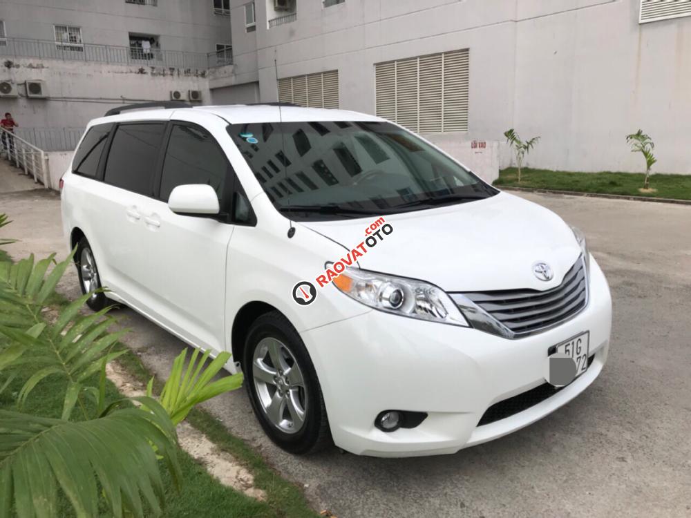 Bán Toyota Sienna 3.5LE đời 2010, màu trắng, Full options nhập khẩu nguyên chiếc-1