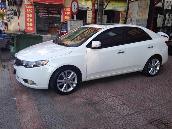 Cần bán lại xe Kia Forte đời 2013, màu trắng, chính chủ-1