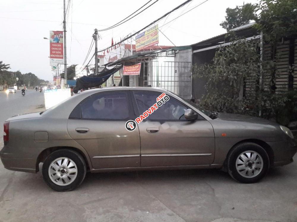 Cần bán xe Daewoo Nubira II 2.0 đời 2001, màu nâu, xe nhập chính chủ, giá tốt-0