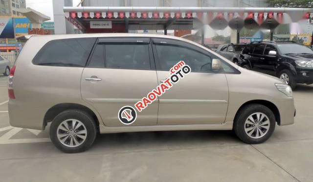 Bán gấp Toyota Innova E sản xuất 2016 chính chủ, giá tốt-2