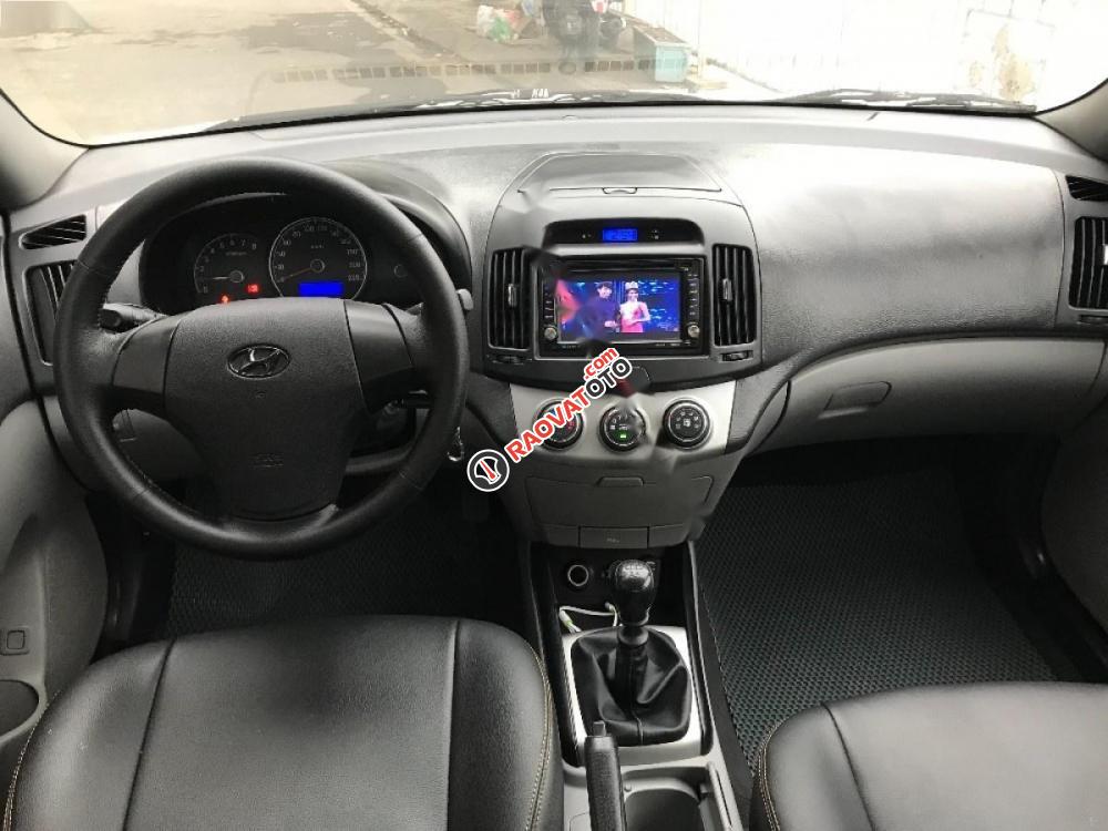 Cần bán gấp Hyundai Elantra 1.6 MT năm 2011, màu trắng, nhập khẩu nguyên chiếc-7