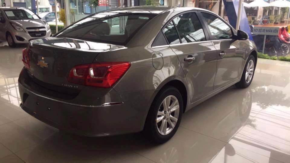 Cần bán xe Chevrolet Cruze đời 2017, màu nâu, nhập khẩu -2