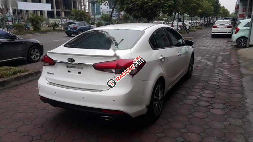 Bán ô tô Kia Cerato đời 2017, màu trắng, giá chỉ 636 triệu-2