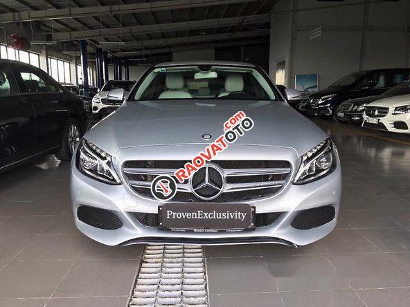 Bán xe Mercedes C200 năm 2017, màu bạc-0